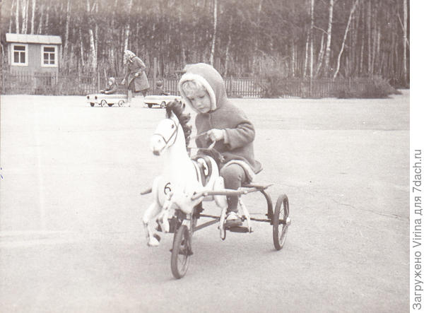 А я всегда мечтала на машинке покататься... ни разу не получилось, все были заняты