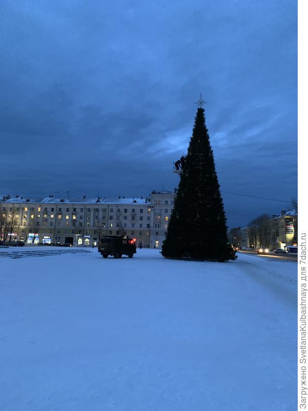 15 часов, от темноты спасают только фонари