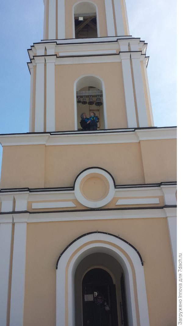 С сыном на колокольне