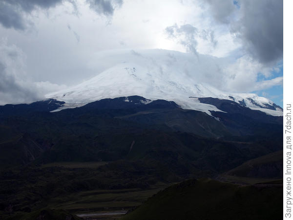 Эльбрус кутается в облака