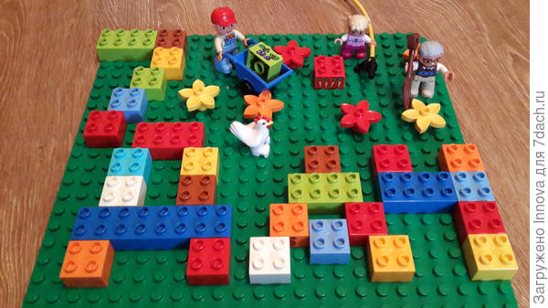 Поиграла в лего