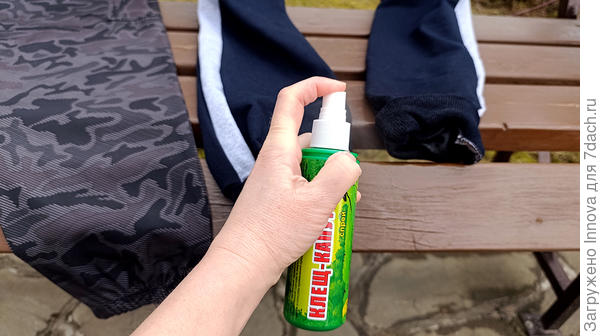 По краям одежды можно пройтись и с внутренней стороны