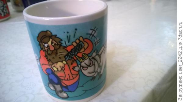 Кружка среднего сына, когда-то подаренная однокласснимами в 11 классе. Юморная.