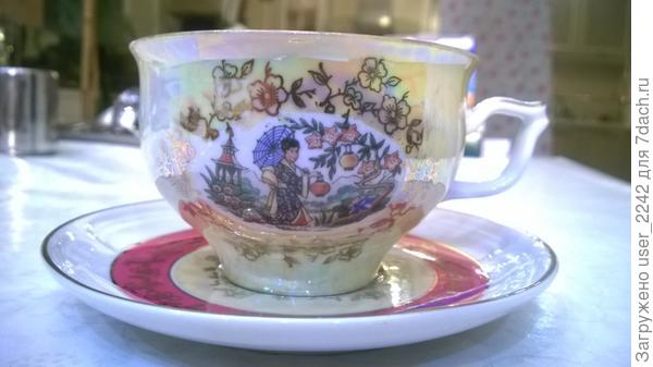 Та же кружечка. Рисунок на этом фарфоре расплывается жаль.