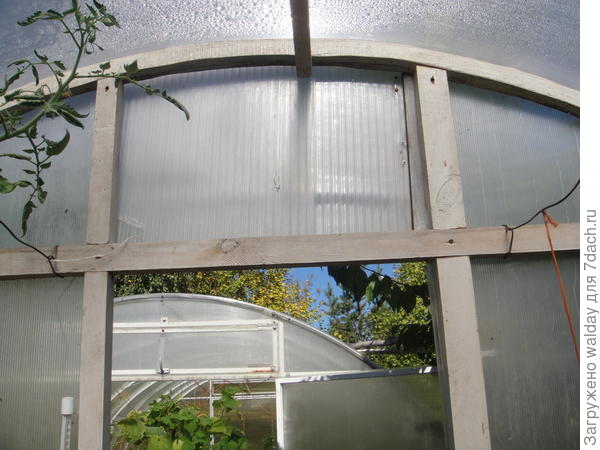 Эти врезки вроде понятны и так, а конёк не по центру... ну, был "выпимши".