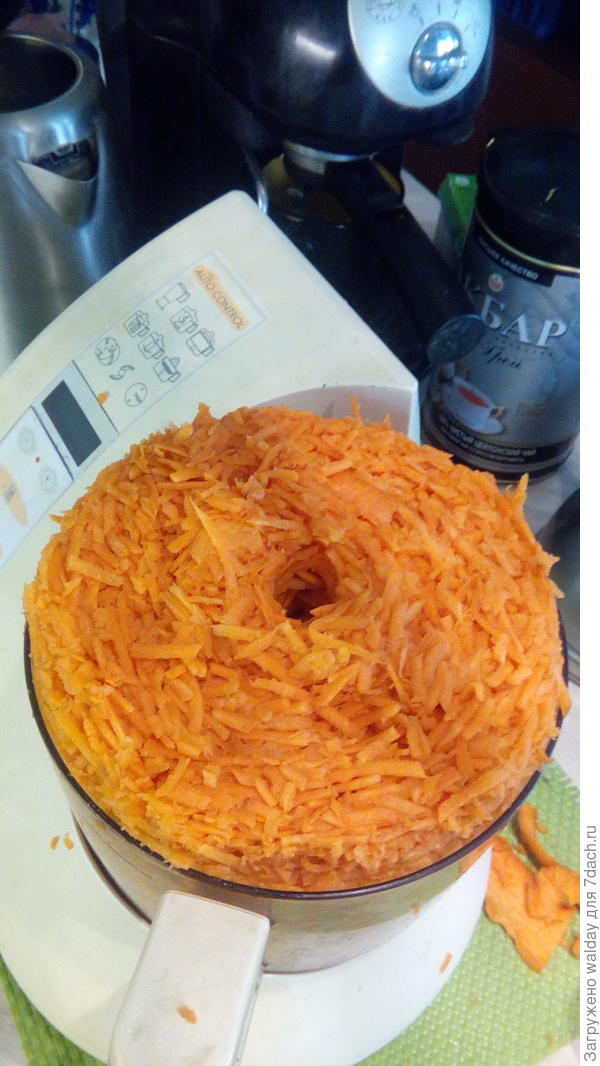 10 мин - морква готова! Около 3 кг.