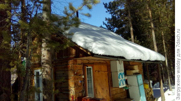 с трудом, но пробуровил колею. На улице - плюс 9С, внутри - минус 4С. Топил час до +60С...