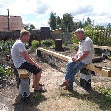 2012 ГОД. МУЖ И СЫН ДУМУ ДУМАЮТ О ТОМ, КАК ПОСТРОИТЬ ДОМ. ДАЖЕ НЕ ВЕРИТСЯ, ЧТО ВСЕГО ЧЕТЫРЕ ГОДА НАЗАД НА МЕСТЕ НАШЕГО ТЕРЕМКА БЫЛА ПУСТЫНЯ.