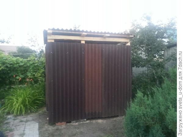 Для временного строения пойдет и уже ранее использованный ондулин и доски оставшиеся от переделки кровли.