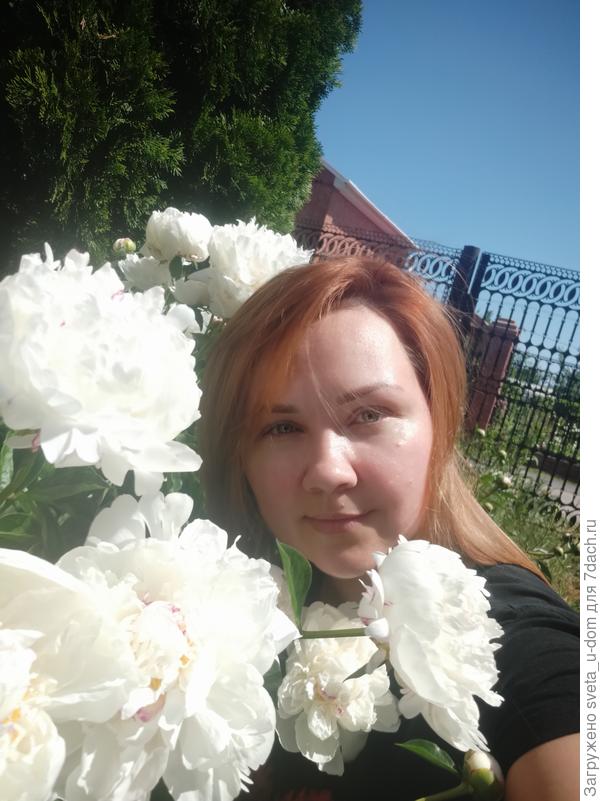 А мне пионы, к лицу?)