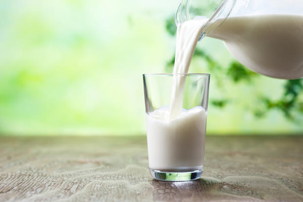 Если вы проглотили химическое вещество, в качестве антидота можно использовать молоко