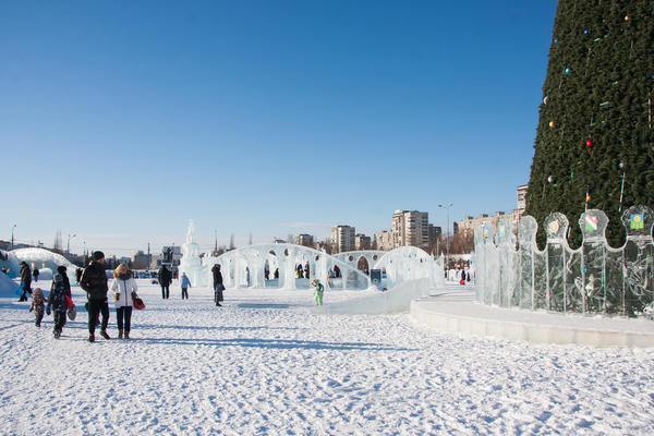 Пермь, 6 февраля 2016 года. Ледовый новогодний городок. Фото с сайта iStock.com/Onishenko-Galina