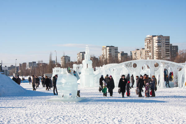 Пермь, 6 февраля 2016 года. Работы участников «Зимнего вернисажа». Фото с сайта iStock.com/Onishenko-Galina