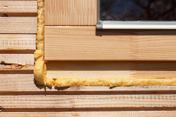 Как установить окна в деревянном доме своими руками