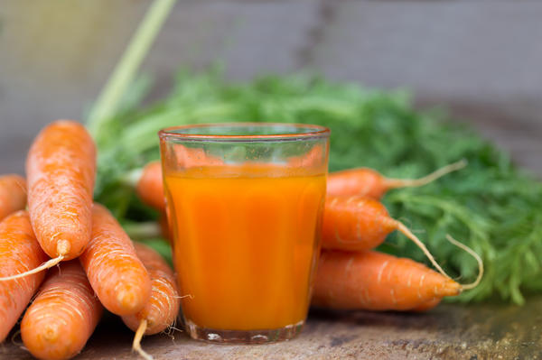 Морковный сок полезен. А в чем его польза?
