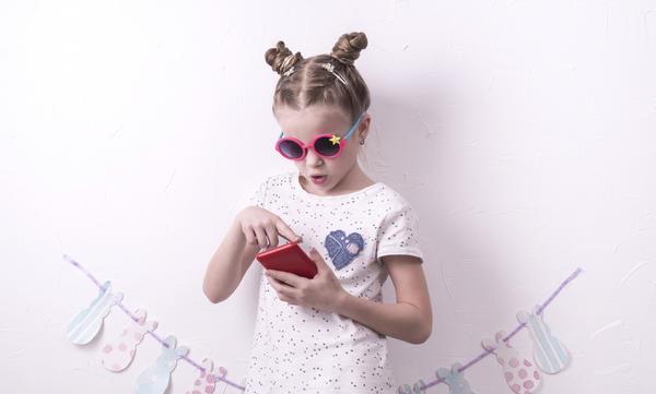 Смартфон INOI kPhone разработан специально для детей школьного и дошкольного возраста