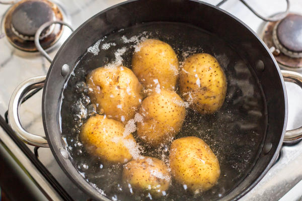 Сварить картошку в мундире - что может быть проще?