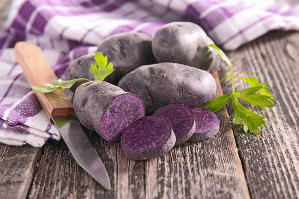 Фиолетовый картофель: описание сортов и полезные свойства