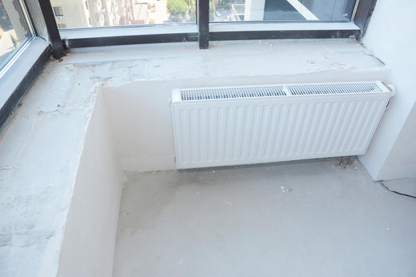 Вынос радиатора отопления на балкон тоже не допускается!
