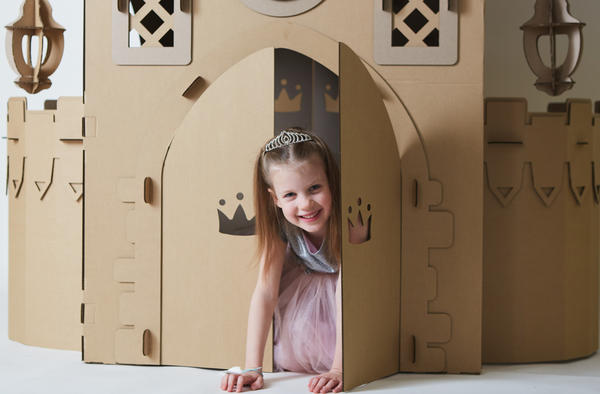 Картонный дворец для маленькой принцессы