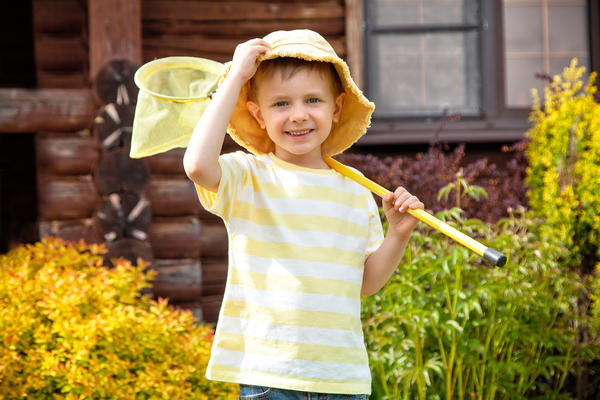Носите в жару свободную одежду и не забывайте про головной убор