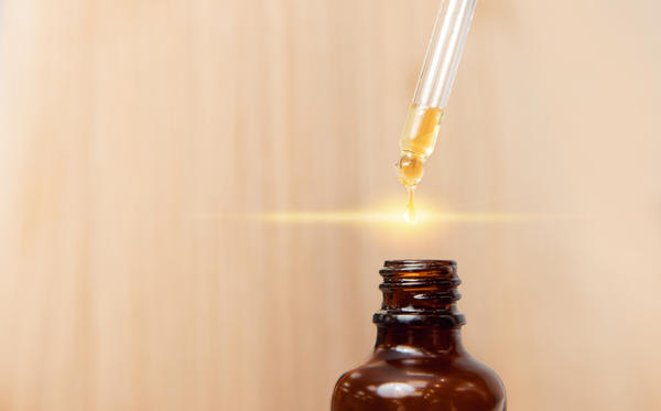 Касторовое масло - не панацея, но при многих проблемах с кожей может помочь