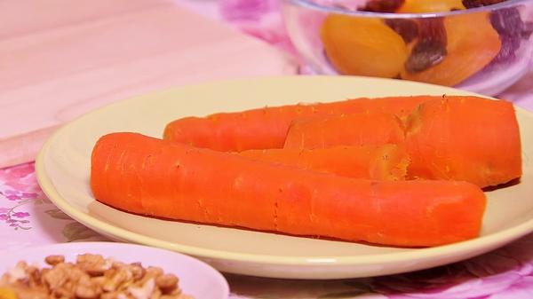 Морковь, сухофрукты и орехи для конфет