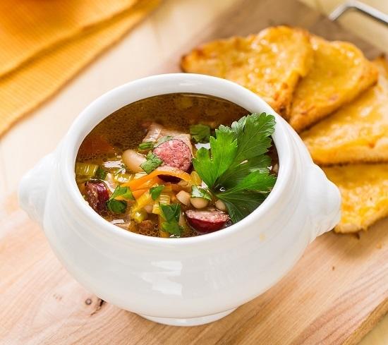 Густой суп с колбасой. Фото: К. Виноградов/BurdaMedia