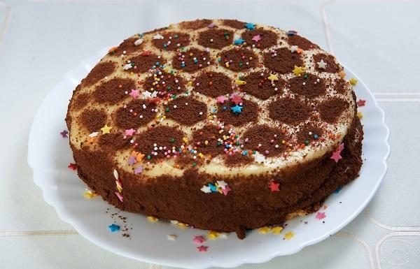 Медовый торт Соты. Фото: Дмитрий Позднухов/BurdaMedia