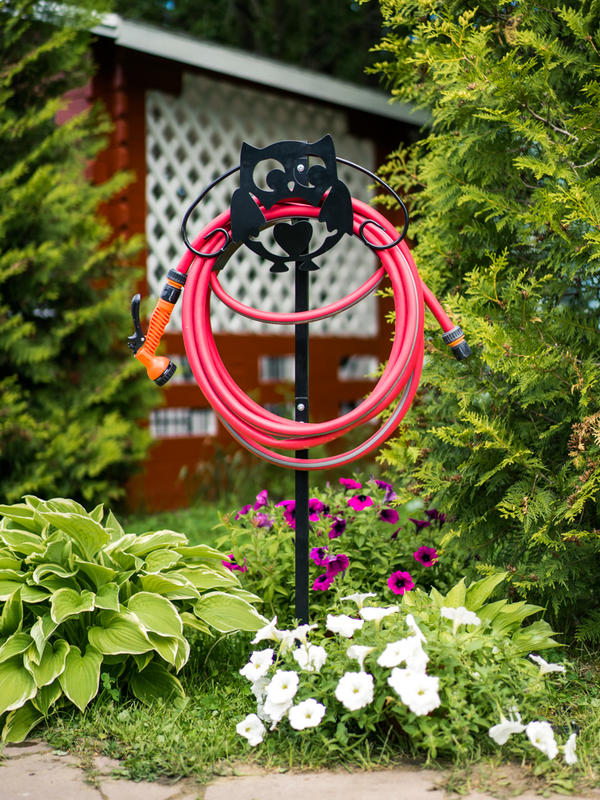 Кронштейн-стойка для хранения шланга