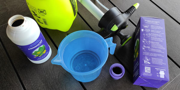 Для внекорневой подкормки разводят 20 мл (полколпачка) концентрата на 1 л. На картонной упаковке размещена полная информация по дозировкам и способу применения, эа информация продублирована и на флаконе