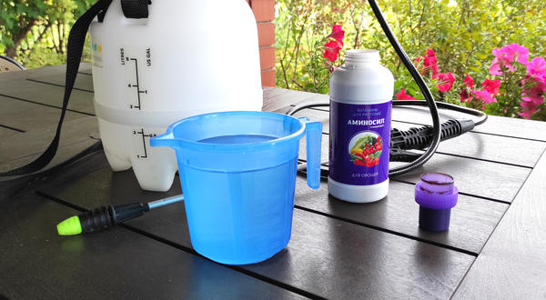 С помощью колпачка концентрат Аминосил для овощей можно легко дозировать. Объем колпачка составляет 40 мл, полколпачка - 20 мл