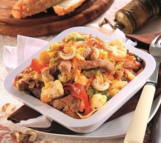 Маринованная индейка с лапшой.Фото: Олег Кулагин/BurdaMedia