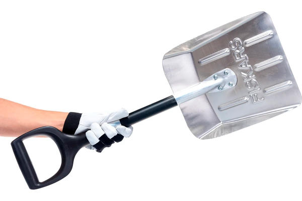 Автомобильная лопата Fiskars. Фото с сайта fsk-russia.ru