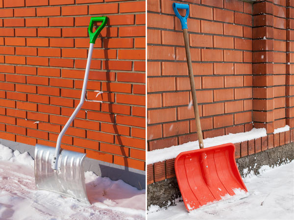 Ковш и черенок снеговой лопаты могут быть изготовлены из разных материалов