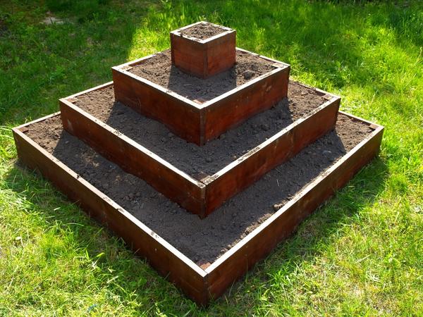 Грядка-пирамидка для клубники. Фото Захаровой Ольги (ZaharowaOlga)