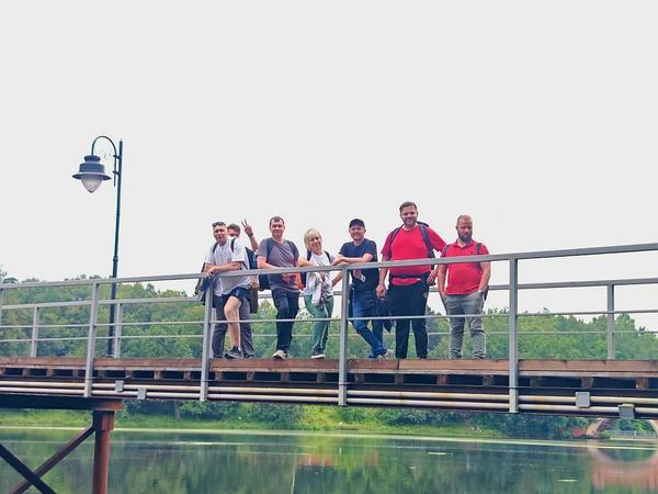 Павел Костюков Larsson с участниками клуба Т5 на прогулке за городом