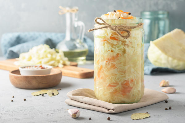 Оригинальных и вкусных рецептов заготовок из белокочанной капусты очень много