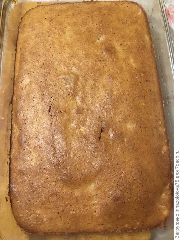 Круглой формы у меня не оказалось, поэтому пришлось в длинной прямоугольной испечь