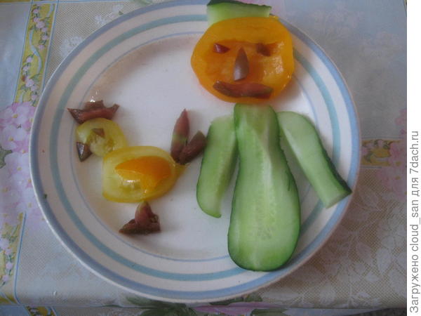 А это внучка творила. Птичница и петушок.