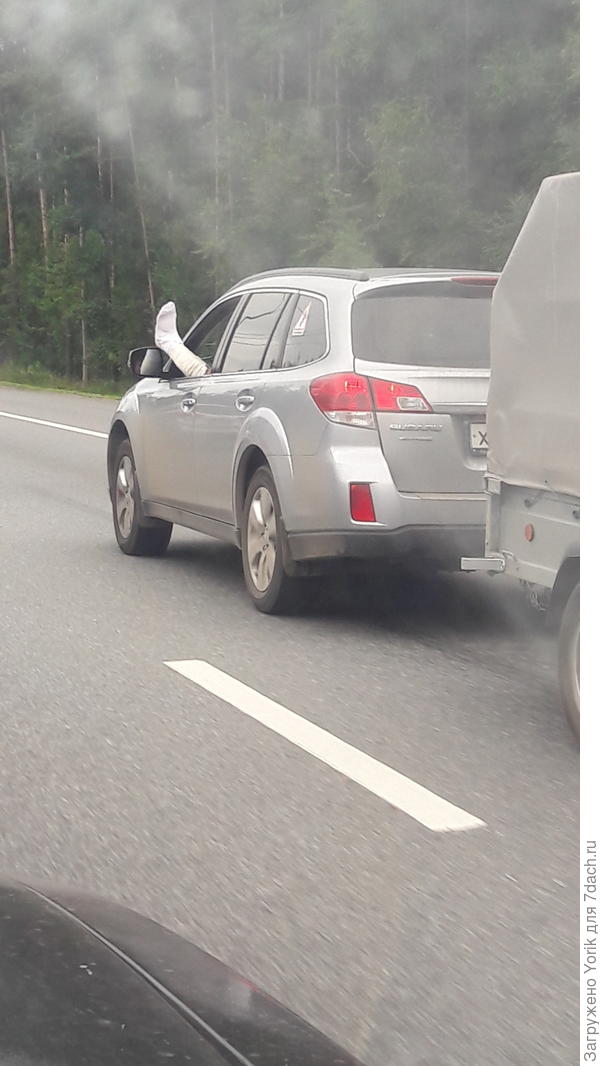 Торопимся на дачу. Скорость 80 км/час, машина не праворукая