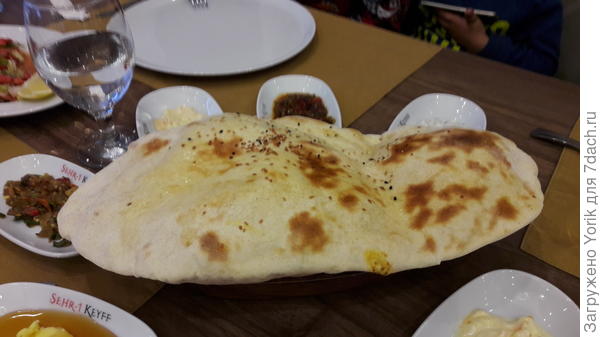 Вот как выглядит лепешка, остынет - сдуется