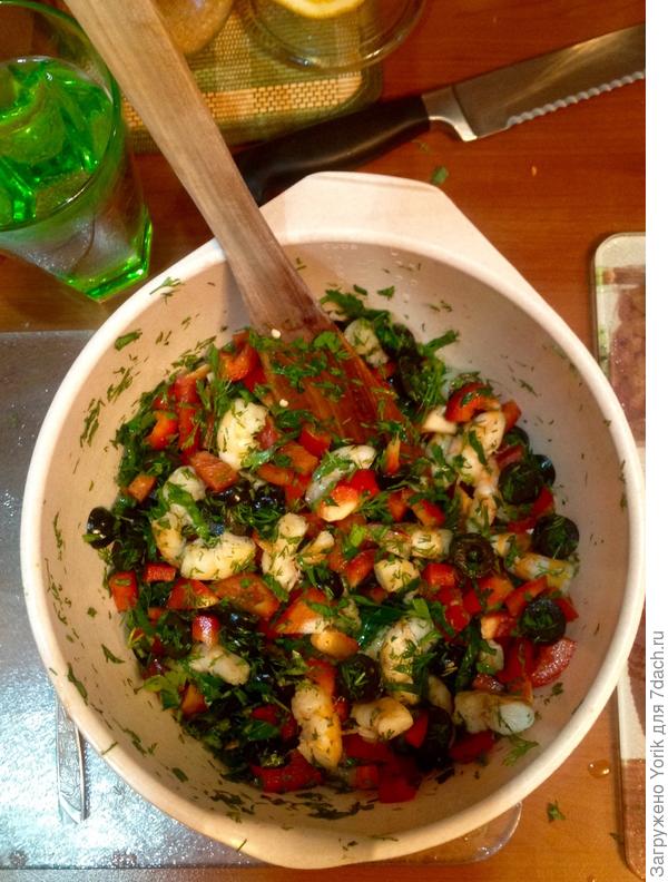 В принципе, уже можно заправлять и  подавать на стол