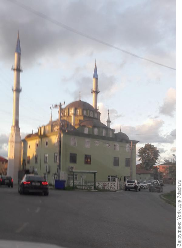 Приезжаем через деревню. Деревенская мечеть