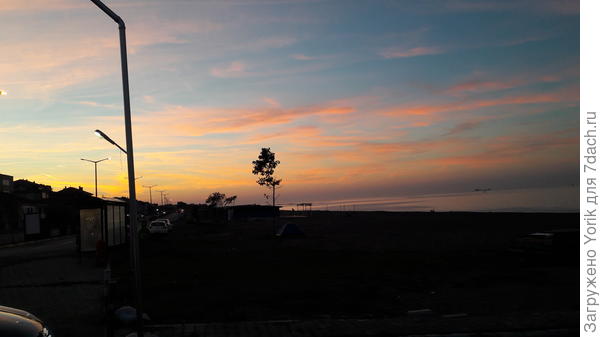 И через десять минут мы у себя. Морской закат