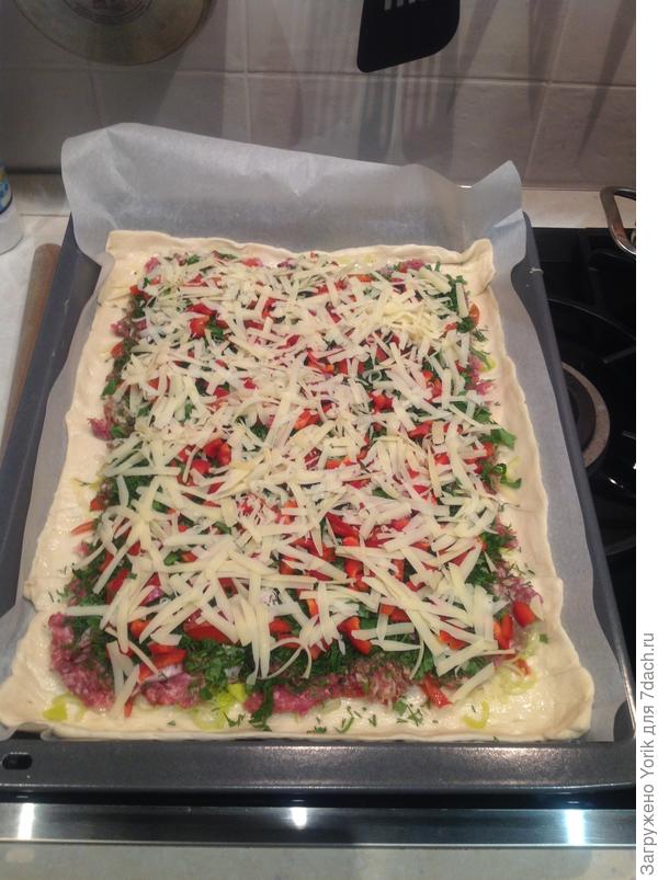 Домашняя пицца на слоеном тесте. Пошаговый рецепт с фото