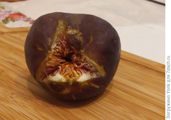 ты его берёшь, а он лопается в руках