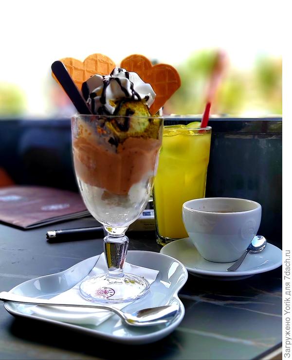 С праздником!