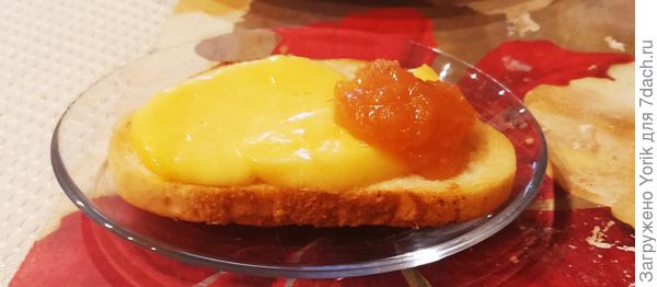 Это уже немного другое. Конфитюр из айвы и апельсинов. Самое то для горячих бутербродов с сыром