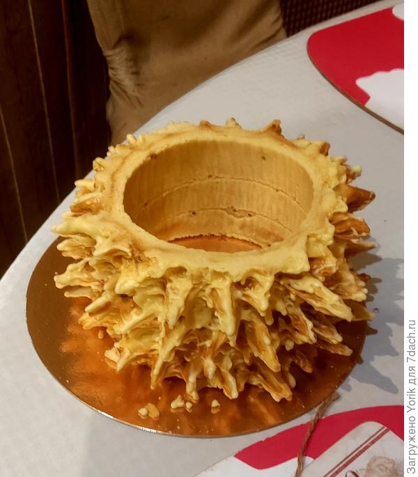 А вот литовский торт Шакотис. Готовится на открытом огне, на специальном вертеле.